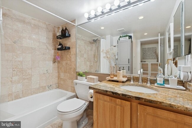 Building Photo - 1719-21 Wallace St