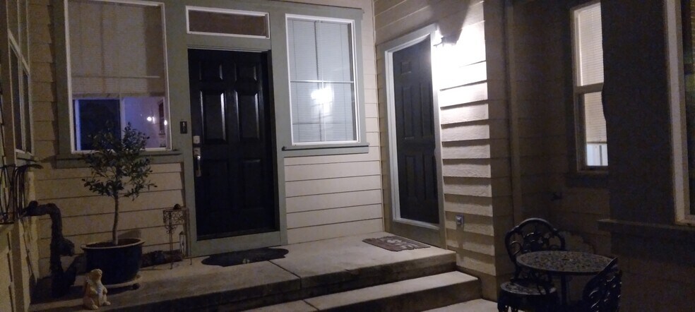 Courtyard - 418 Riesling St