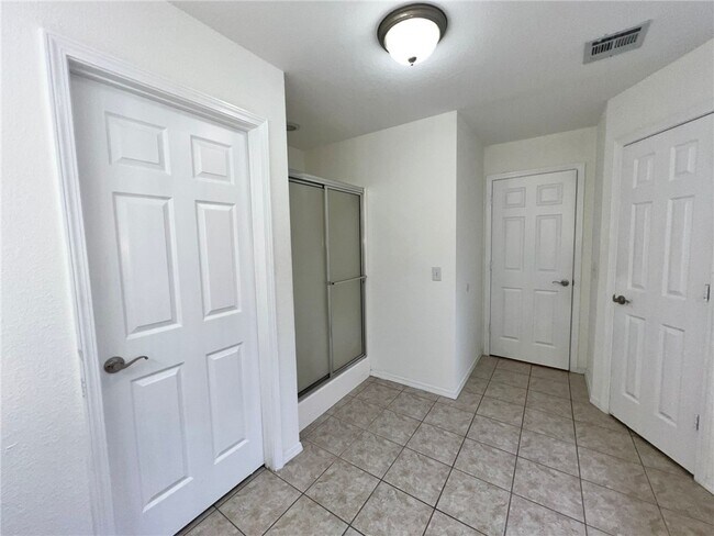 Building Photo - 2403 SW 20th St