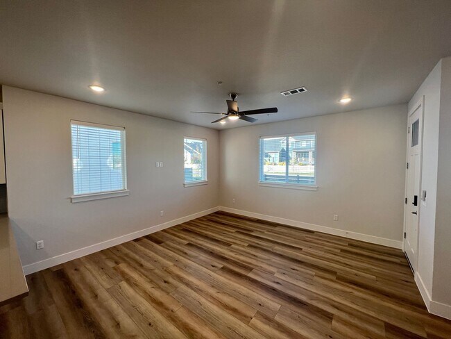 Building Photo - 4125 24th Street Rd