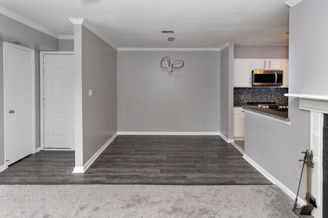 Building Photo - 10-B SUMAC CT
