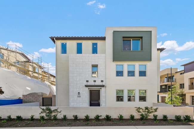 Primary Photo - 590 Catalonia