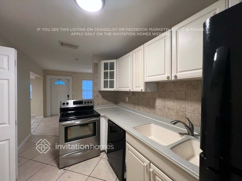 Building Photo - 1480 NE 28th St