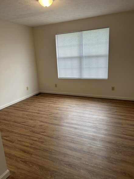 Building Photo - 244 Burkhardt Way