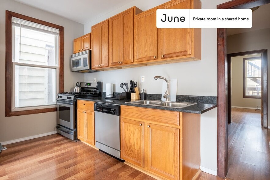 Building Photo - Room in Shared 4 bed/1 bath home