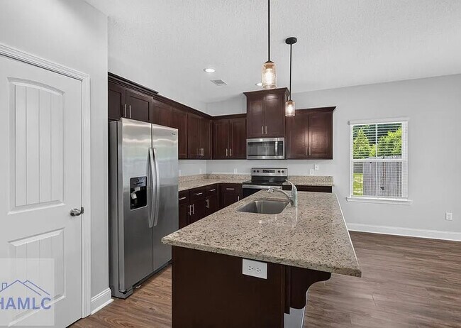 Building Photo - 589 Meloney Dr