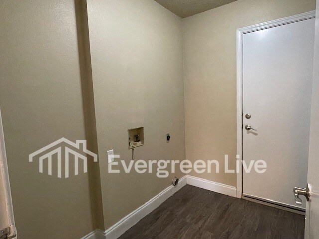 Building Photo - 203 Barrow Ct