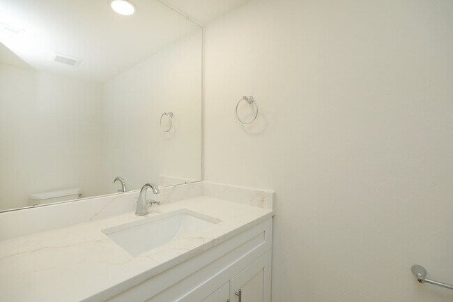 Building Photo - 2050 Augusta Dr