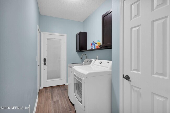 Building Photo - 526 Oakmont Dr