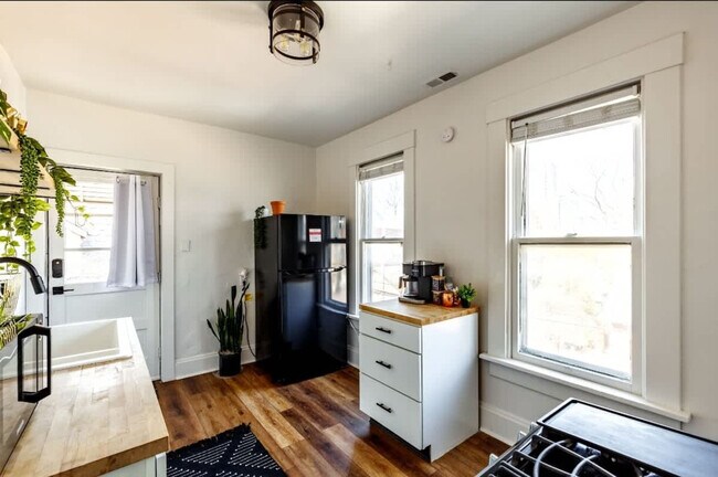 Building Photo - 575 1/2 City Park Avenue-SI ID1265608P