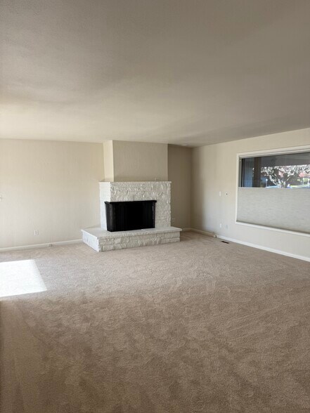 Building Photo - 1514 E Broadway