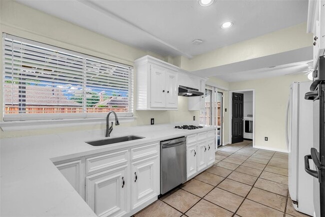 Building Photo - 15830 Pipers View Dr