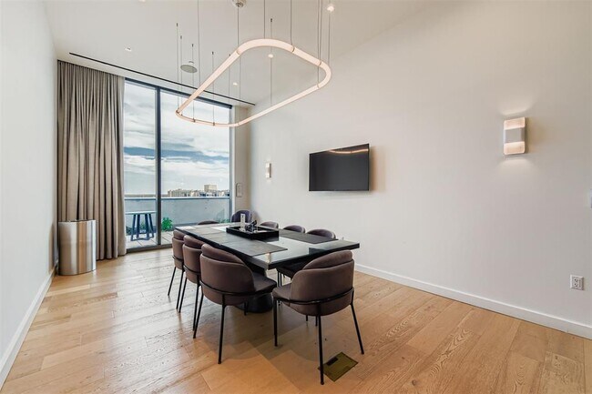 Building Photo - 44 East Ave