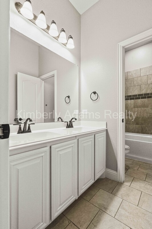 Building Photo - 213 Lariat Trail