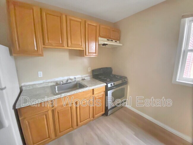 Building Photo - 1614 68th Ave