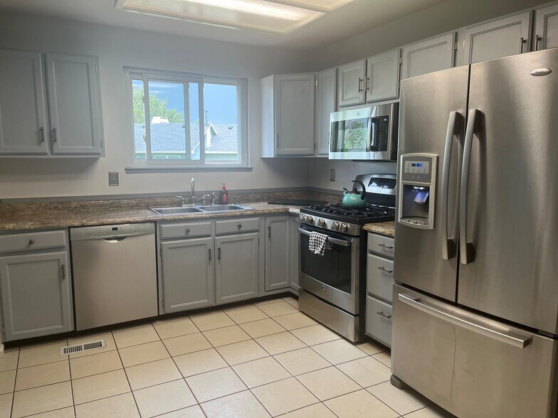 Building Photo - 5620 E Prescott Ave