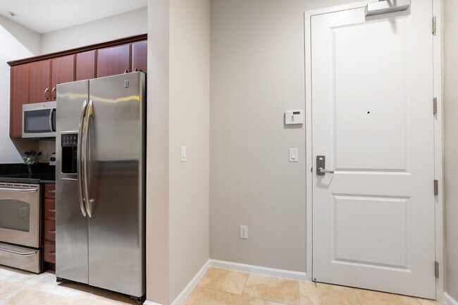 Building Photo - 403 S Sapodilla Ave