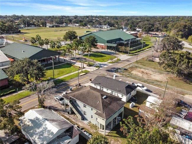 Building Photo - 1002 Avenue E