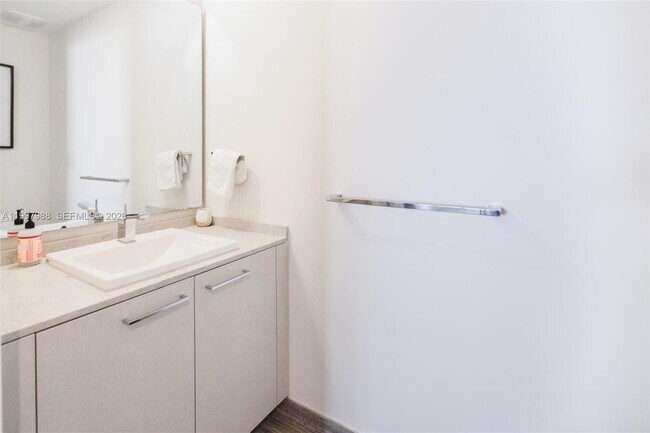 Building Photo - 1010 Brickell Ave