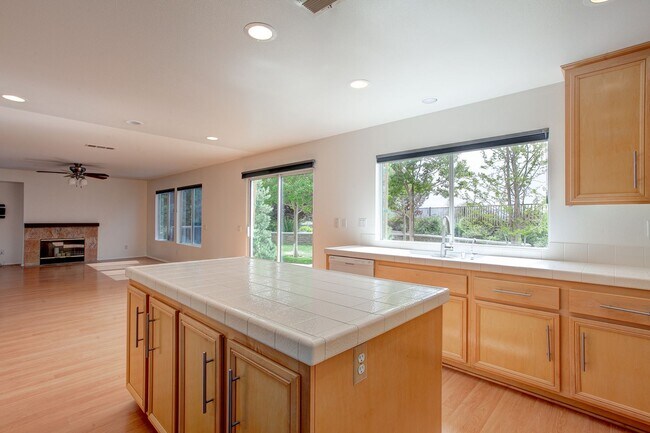 Building Photo - Beautiful 5 Bedroom Home (1 Downstairs) with VIEWS