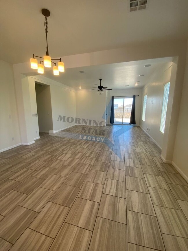 Building Photo - Stunning 4 bedroom, 2.5 bath house - 3 car...