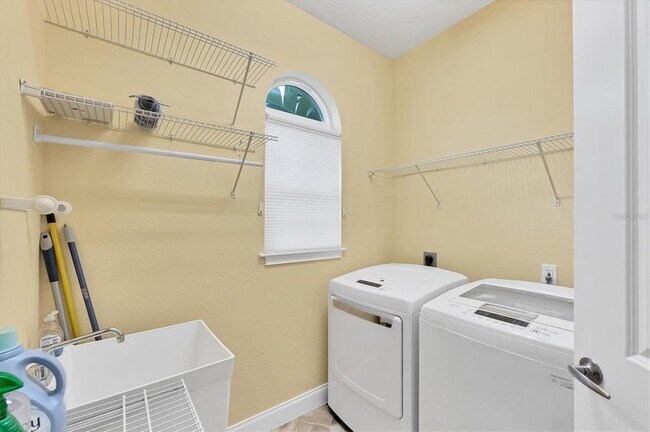 Building Photo - 455 Nokomis Ave S