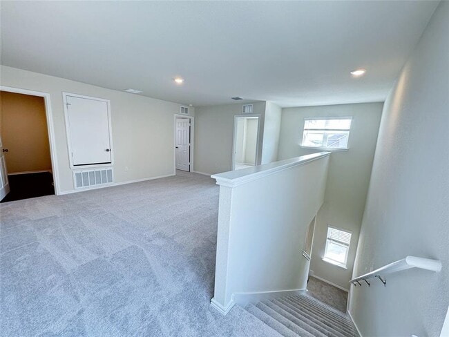 Building Photo - 596 Papaya Dr