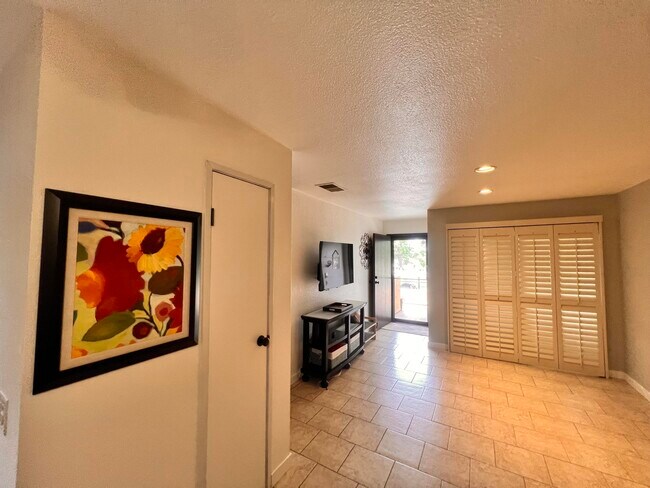 Building Photo - 2821 Los Felices Cir W