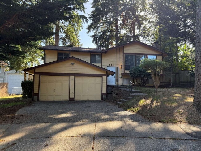 Primary Photo - "Charming 3-Bedroom Home with Cozy Firepla...