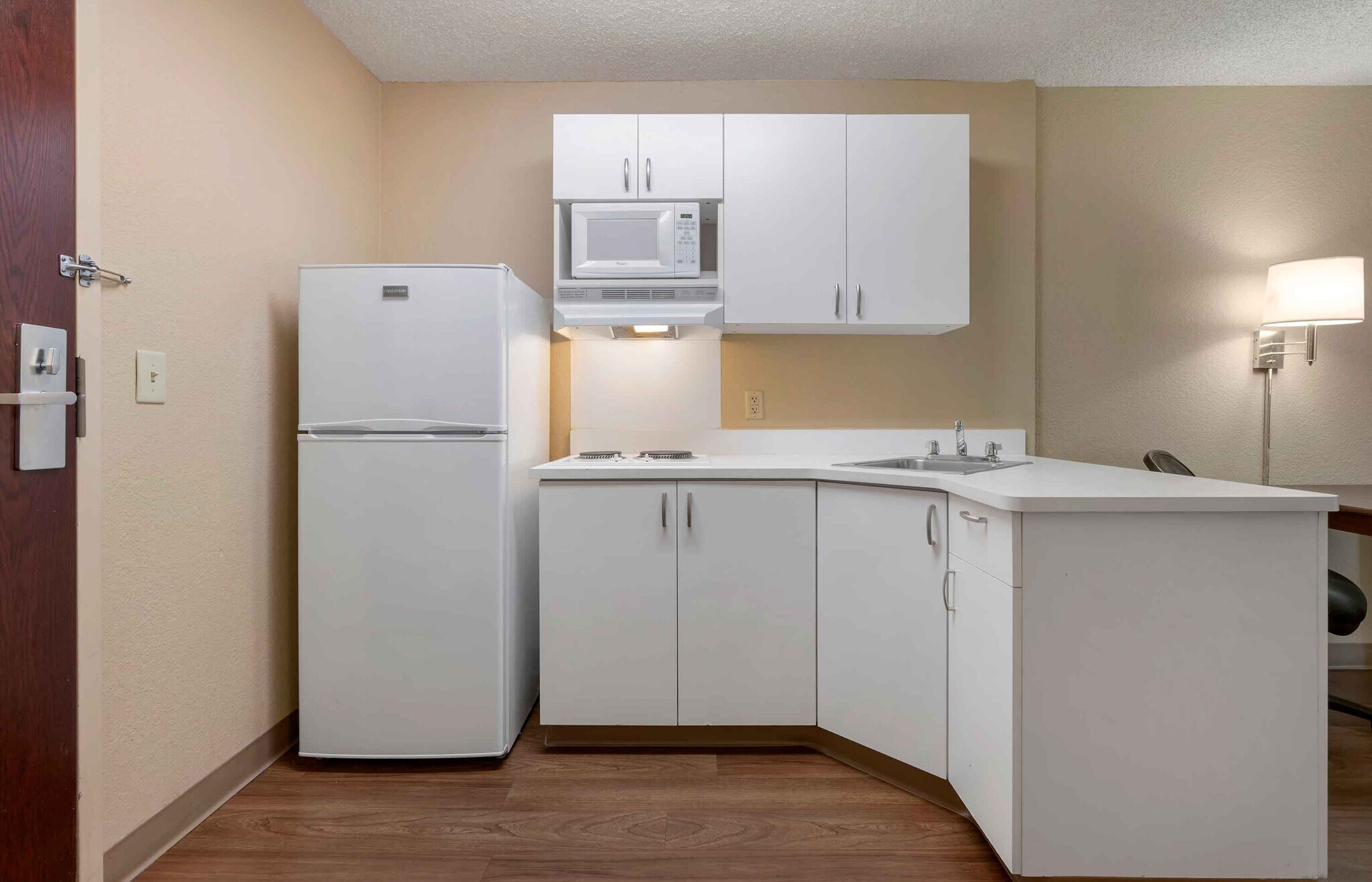 Building Photo - Furnished Studio-Santa Rosa - North