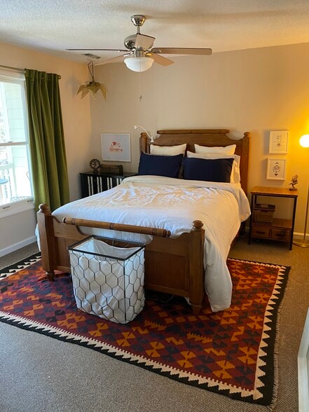 Master bedroom (with closet) - 121 Westview Dr