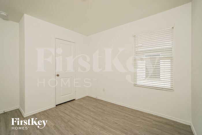 Building Photo - 2451 Lake Hls