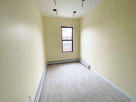 Building Photo - 3 bedroom in BRONX NY 10469