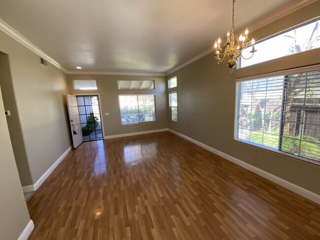 Building Photo - Charming Single-Story Home in Tracy — Acro...