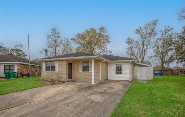 Primary Photo - 132 Evergold Ln