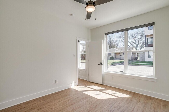 Building Photo - 2333 Benbrook Blvd