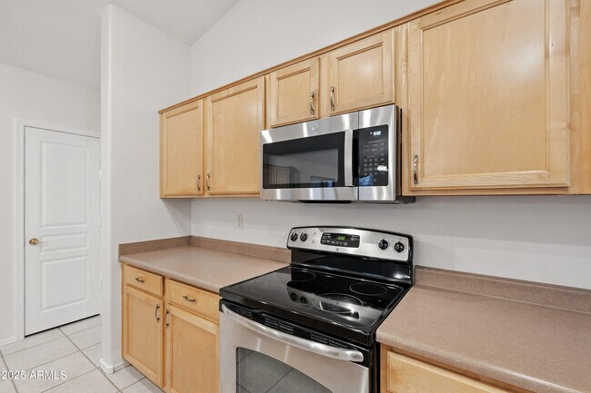 Building Photo - 5307 W Morten Ave