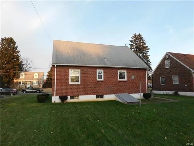 Building Photo - 921 Cambridge Ave