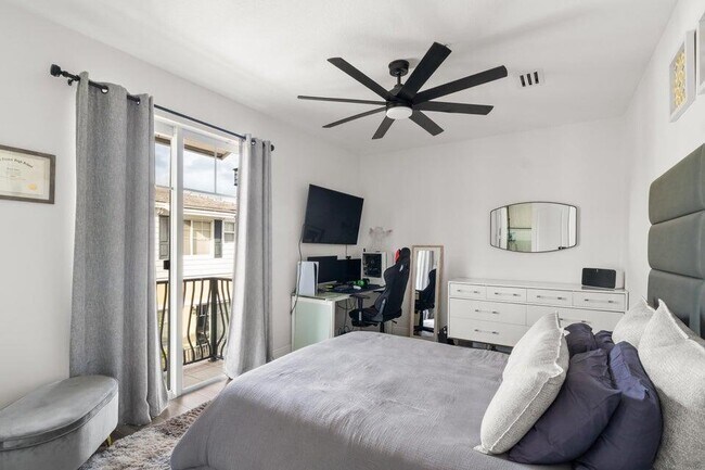 Building Photo - 3643 NW 5th Terrace