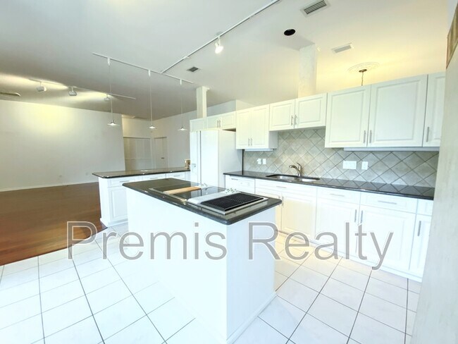Building Photo - 642 Weathersfield Dr