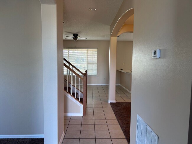 Building Photo - 3/2.5 Townhome