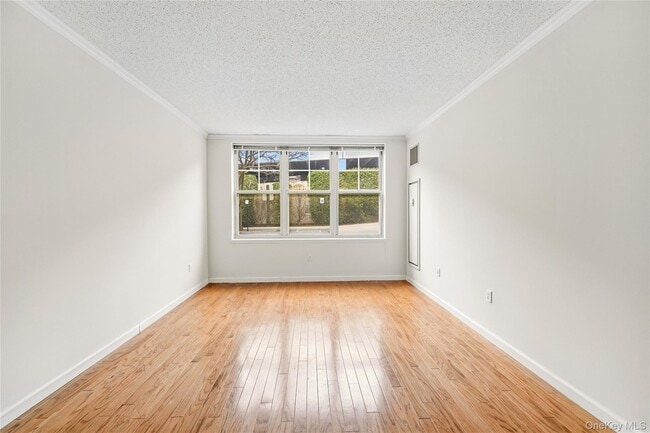 Building Photo - 300 Mamaroneck Ave