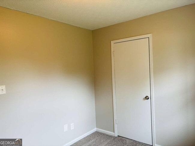 Building Photo - 42 Westgate Park Ln