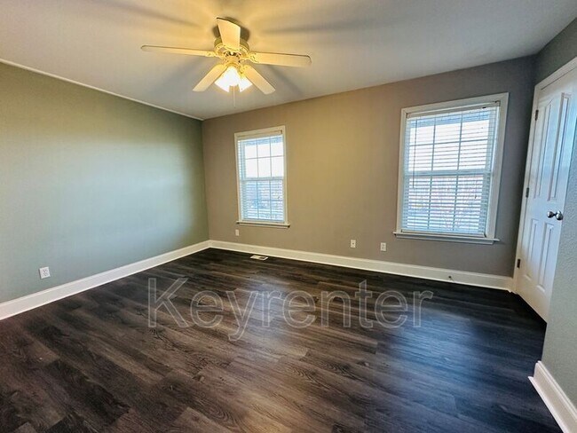 Building Photo - 2420 Hallerins Ct