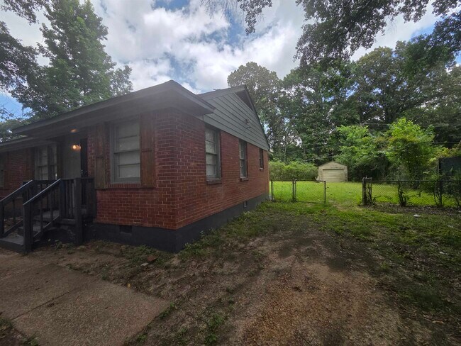 Building Photo - 4062 Shirley Dr