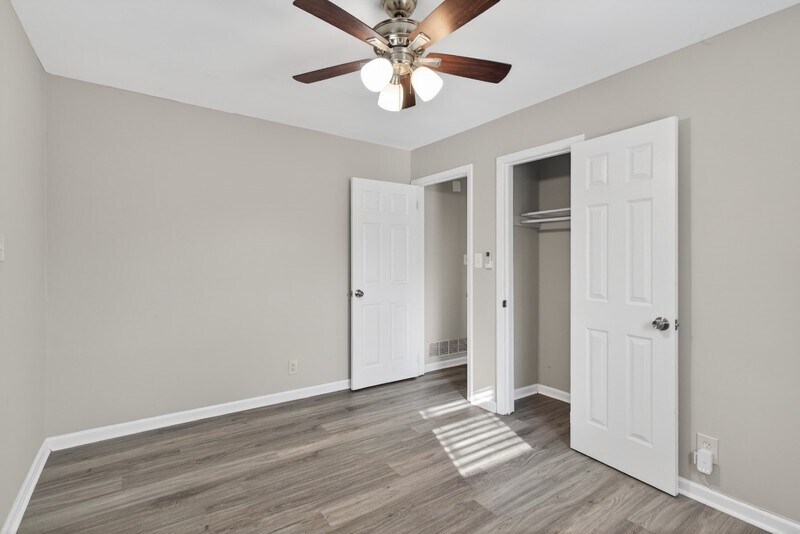 Building Photo - 586 Oakside Dr SW