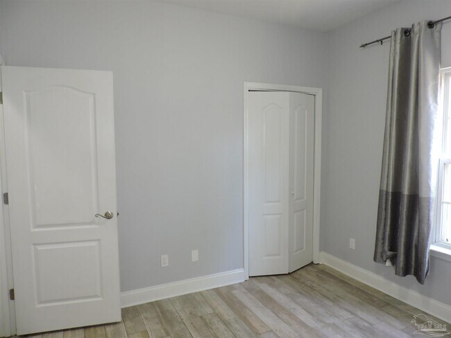 Building Photo - 1307 N 6th Ave