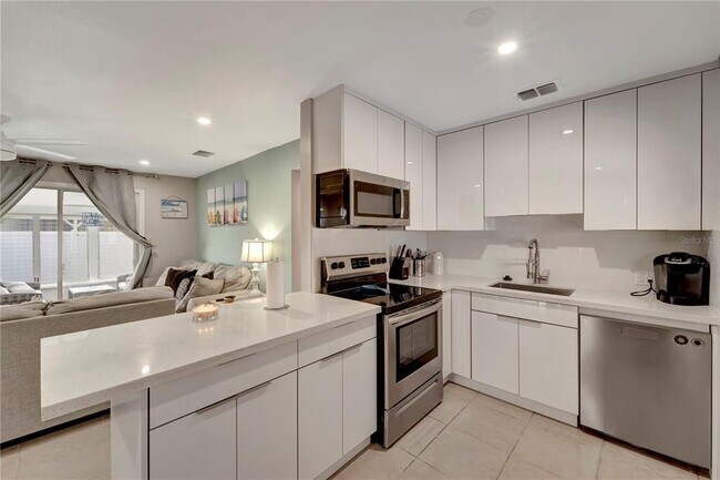 Building Photo - 551 Lindley Terrace