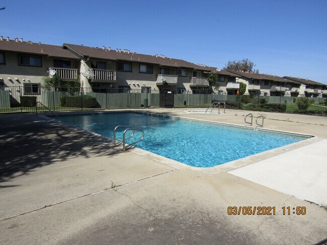 Building Photo - Large Two Story Condo with Two Car Detache...