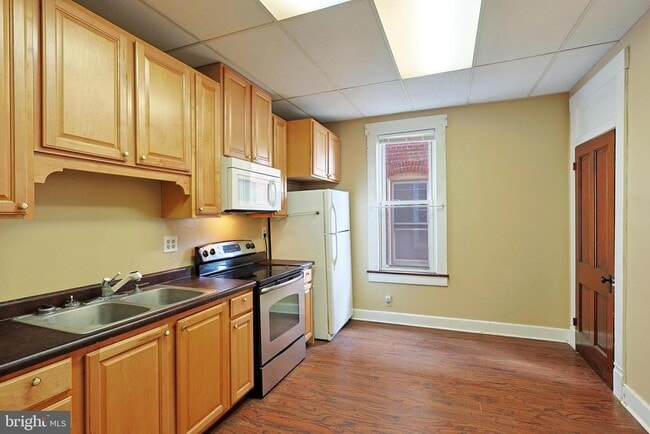 Building Photo - 113 Grand Ave